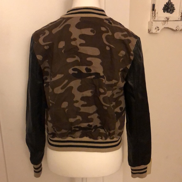 Camo and faux leather bomber jacket size small - Picture 6 of 9